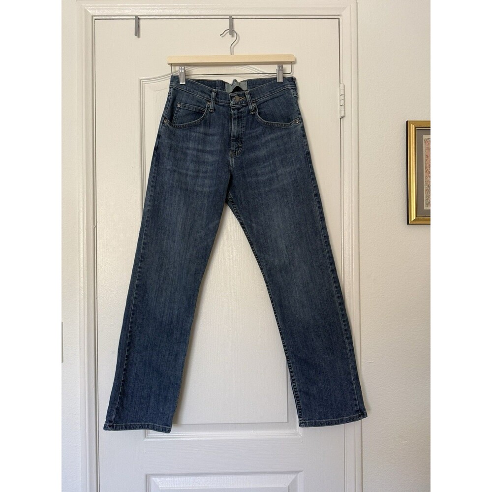 Wrangler Men’s Jeans 28x30 Straight Leg Medium Wash Classic 5 Pocket Denim